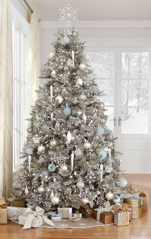 独特的圣诞树装饰风格，为冬季带来节日气氛
