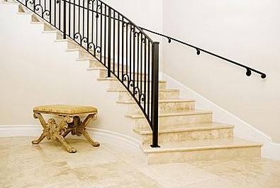 家庭装修中的楼梯有哪些风格和材质？