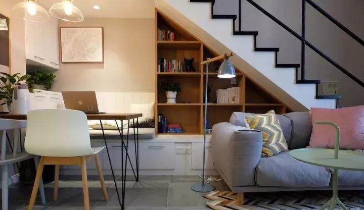 Loft公寓小户型装修 利用楼梯和卡座做收纳设计 简直太实用！